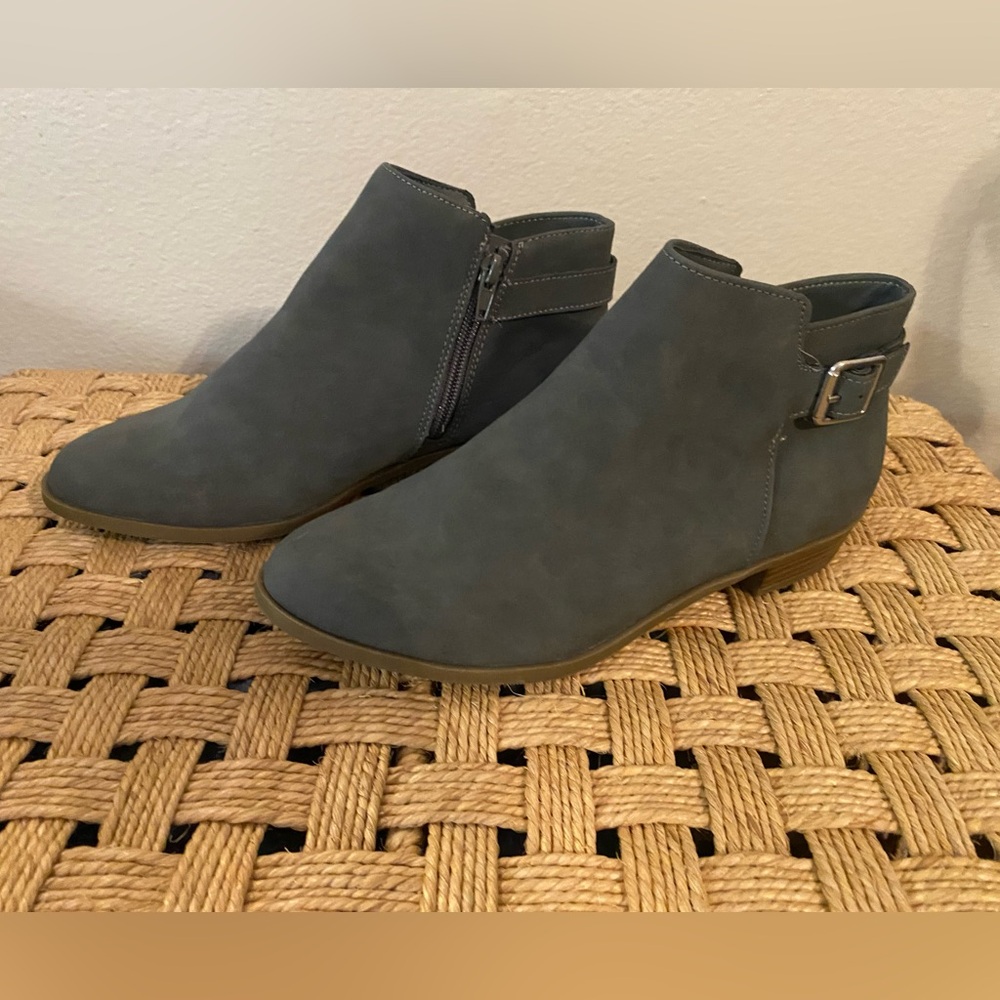 St. John’s Bay. Women's Slate Gray Ankle Booties with Buckle. Zip Close.Size 7.5